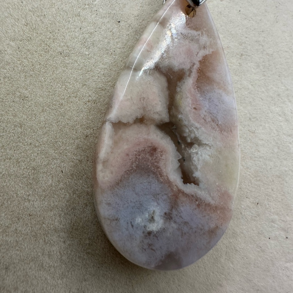 Beautiful Flower Agate Teardrop Pendant Necklace on Silver Box Chain - Picture 6 of 9